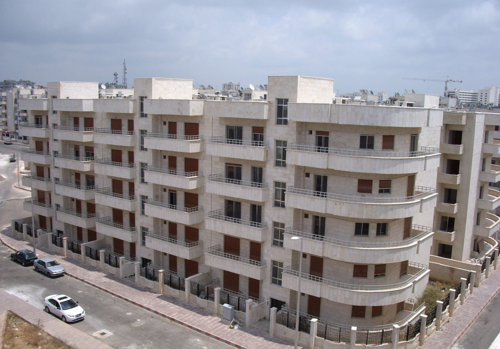 سوق العقارات في سورية.. ضبابية وعشوائية 2 إسكان 1 scaled