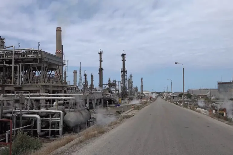 مصفاة بانياس لتكرير النفط في سوريا تستأنف العمل 2 يث 2 1744457374