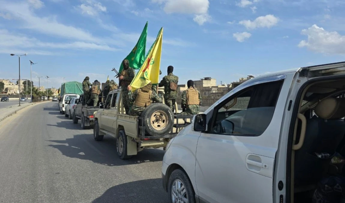 انسحاب أول رتل عسكري لقسد من حلب تجاه شرق الفرات