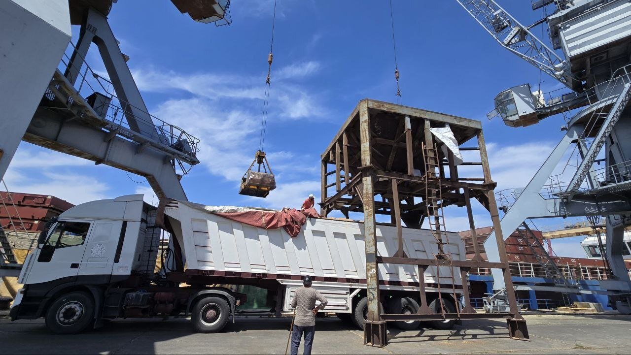 وصول أول باخرة قمح إلى اللاذقية منذ الإطاحة بالأسد 2 680514a24c59b772a36a3729