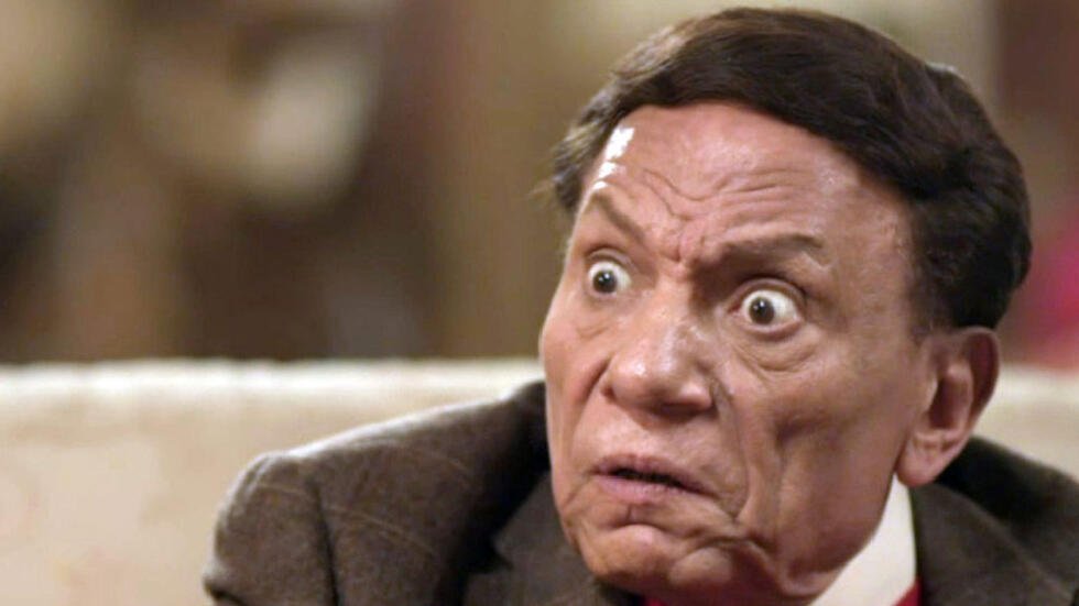 أسرة عادل إمام “منزعجة” من ترويج شائعات حول حالته الصحية