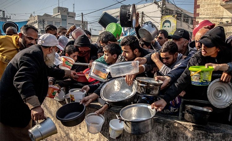 food distribution al shaboura camp in gaza media