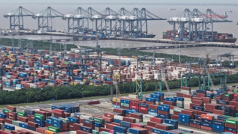 ترامب يلمح لخفض الرسوم على الصين إلى 80%  2 2 8