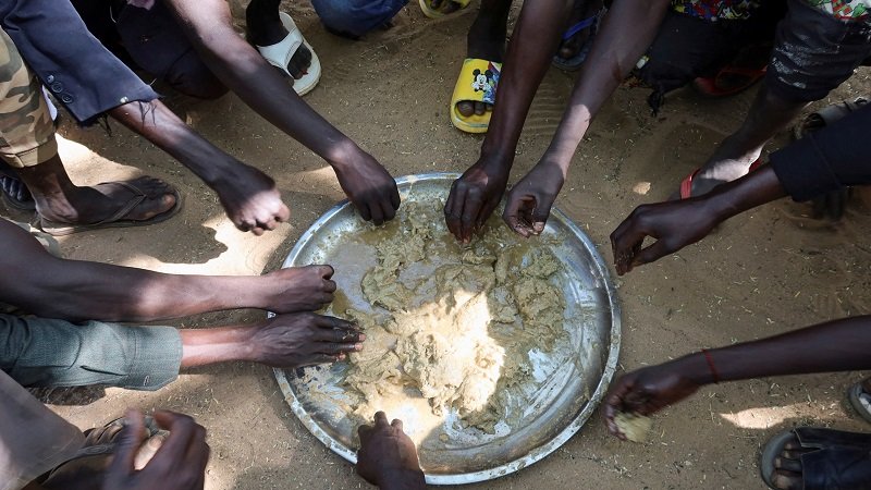 أزمة جوع عالمية تهدد 295 مليون شخص في 2024 2 2024 02 27T183548Z 1884209537 RC2Z84A0BTLB RTRMADP 3 SUDAN POLITICS HUNGER