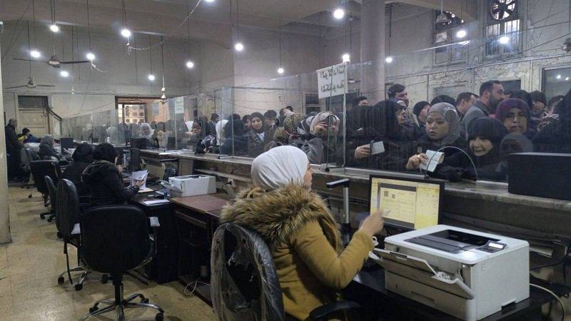 بلا ثبوتيات.. غياب المؤسسات المدنية يهدد الملايين شرقي سوريا! 2 Receiving visitors