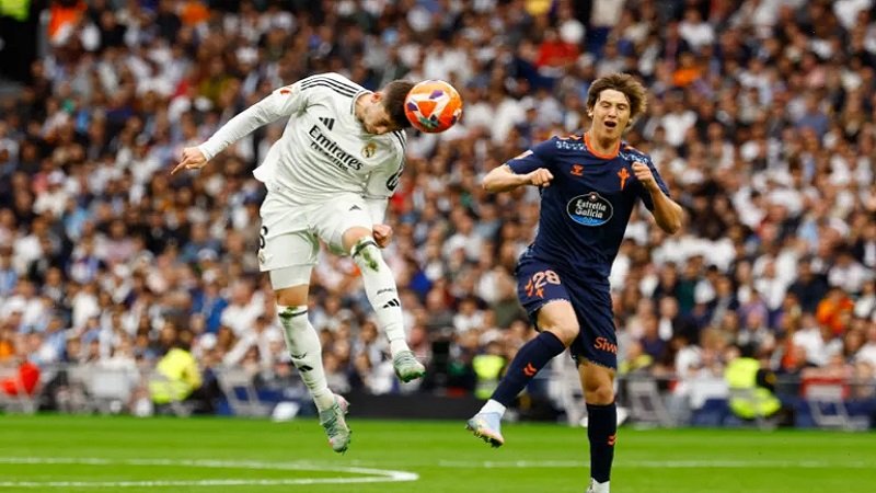 ريال مدريد يهزم سلتا فيجو ويواصل الضغط على برشلونة 2 UP1EL540Y6FSY 1746361382