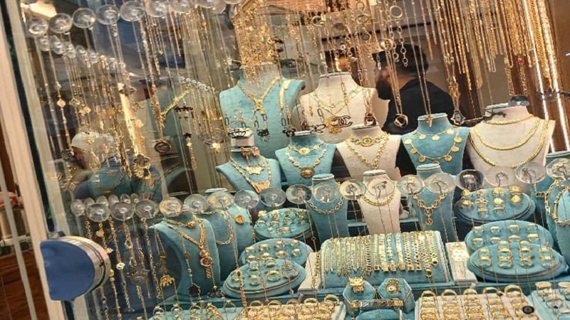 بين نار الأسعار وأعباء الصياغة.. الذهب رفاهية مؤجلة 2 photo 2025 05 13 10 24 10