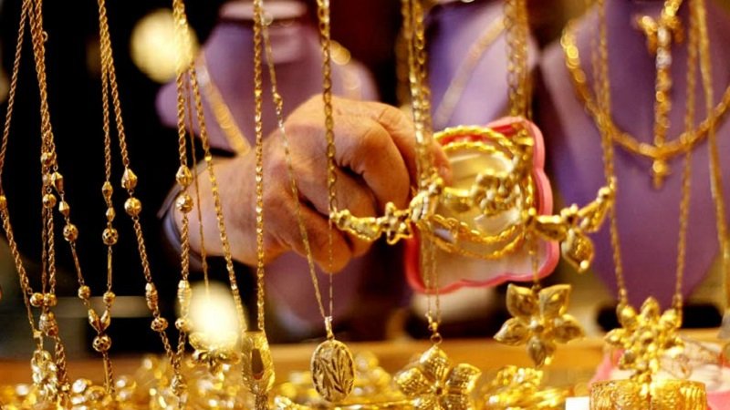 أسعار الذهب تحبط آمال المقبلين على الزواج