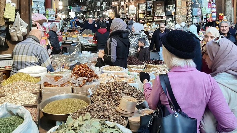 انخفضت الأسعار.. ولسان حال الناس «الجمل بدرهم وما فيه درهم !»