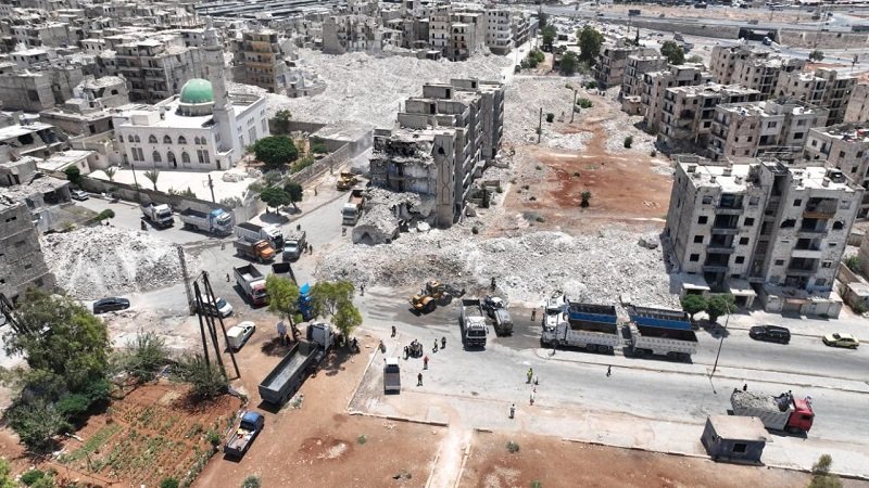 الدفاع المدني يطلق مشروع إزالة الأنقاض من 16 حياً في حلب