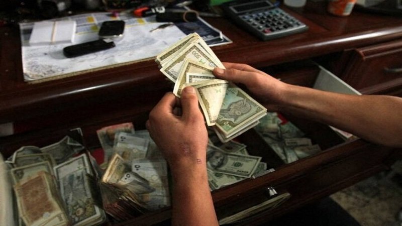التعويم المدار لليرة السورية.. حل محتمل لتجنب التقلبات الحادة