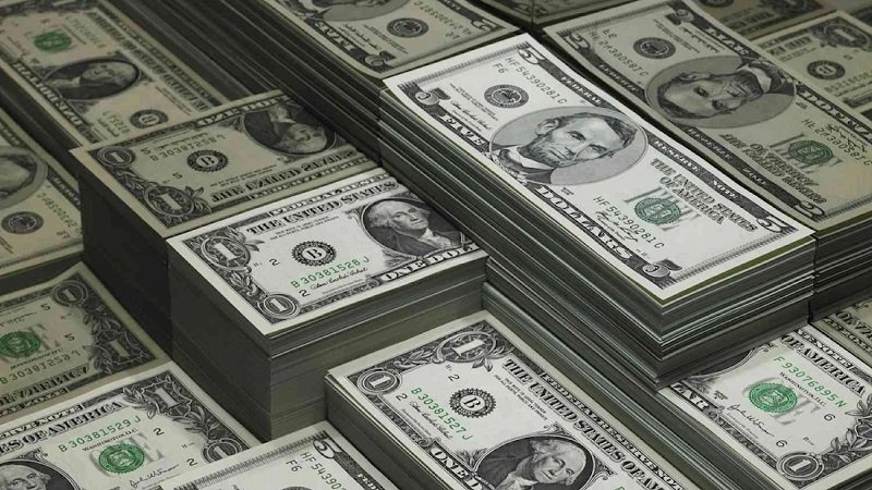 الدولار الأميركي يهبط لأدنى مستوى منذ 3 سنوات