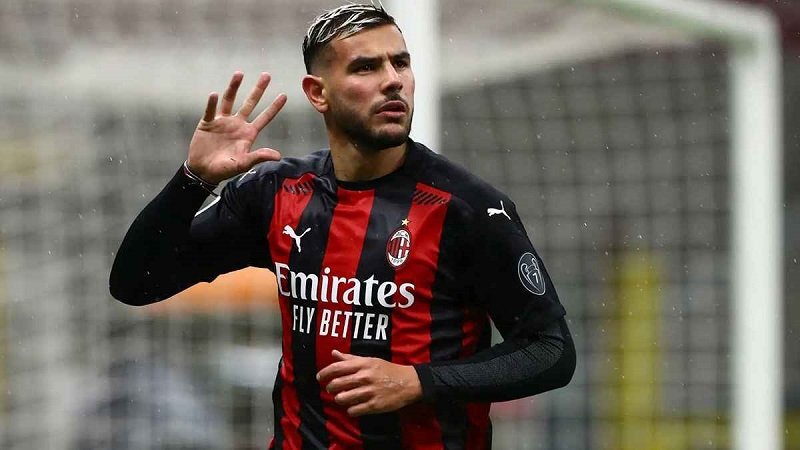 ثيو هيرنانديز يوافق على الانتقال إلى الهلال السعودي