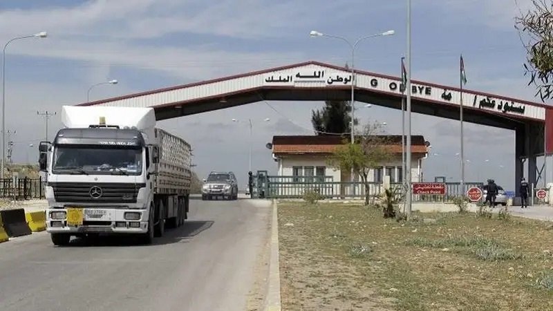 الأردن يقرر تخفيض الرسوم على الشاحنات السورية