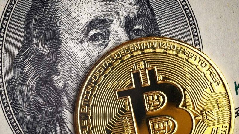 البيتكوين تهدد عرش الدولار كعملة احتياط عالمية