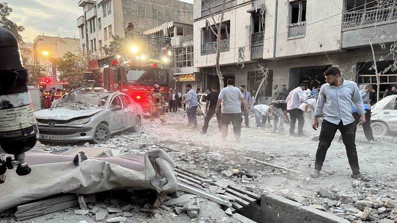 هل تنجح هجمات إسرائيل على إيران في إسقاط النظام؟