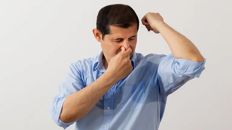 كيف تتخلص من رائحة العرق؟