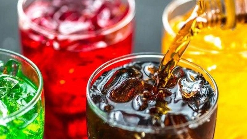 خبراء: مشروبات الطاقة خطر داهم يهدد صحة الشباب!