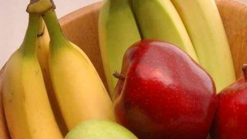 الموز أم التفاح.. أيهما يحتوي على ألياف أكثر؟