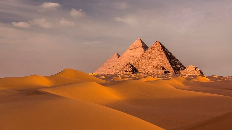 أهرامات الجيزة ضمن أهم 7 مواقع حول العالم