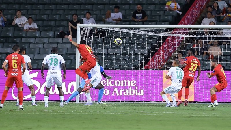 الأهلي يضرب بخماسية ويحلق إلى نهائي كأس السوبر السعودية 2 1169985