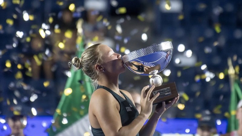 الروسية شنايدر تتوج بلقب دورة مونتيري للتنس 2 1173392