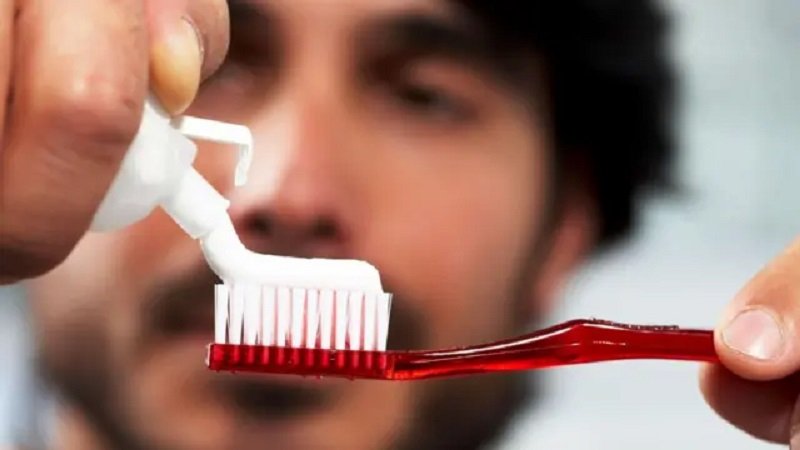 ما الطريقة الصحيحة لتنظيف أسنانك؟