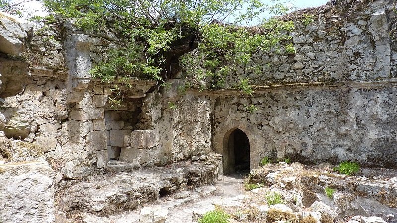 1200px قلعة الكهف panoramio 4