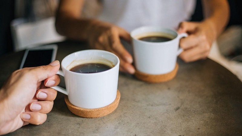 علمياً.. فنجان القهوة صباحاً يحسن المزاج