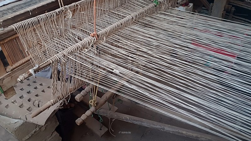 حياكة البُسُط والسجاد في حوران… حرفة تقاوم الاندثار 2 IMG 20250817 120714 scaled 1