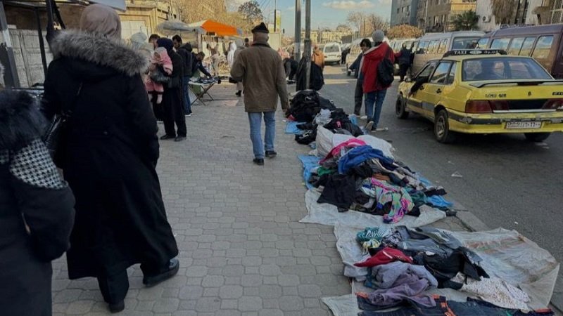 البسطات.. صراع يومي من أجل لقمة العيش! 2 photo 2025 08 24 11 28 55 860x604 1