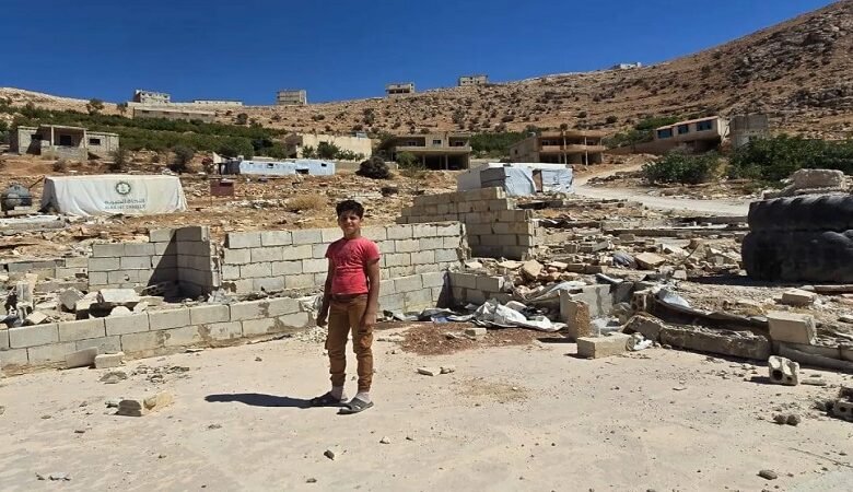 النازحون السوريون يغادرون عرسال اللبنانية... طوعاً