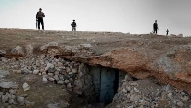 أشبه بـ"مغارة تعذيب".. العثور على سجن تحت الأرض في سوريا
