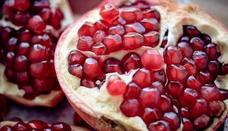 لماذا يعتبر الأطباء "الرمان" الفاكهة الأفضل لصحتك؟ 1 لماذا يعتبر الأطباء "الرمان" الفاكهة الأفضل لصحتك؟
