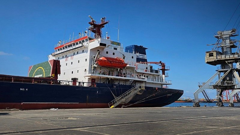 محملة بـ 15 ألف طن.. تفريغ باخرة قمح في مرفأ اللاذقية 2 638928670372599102