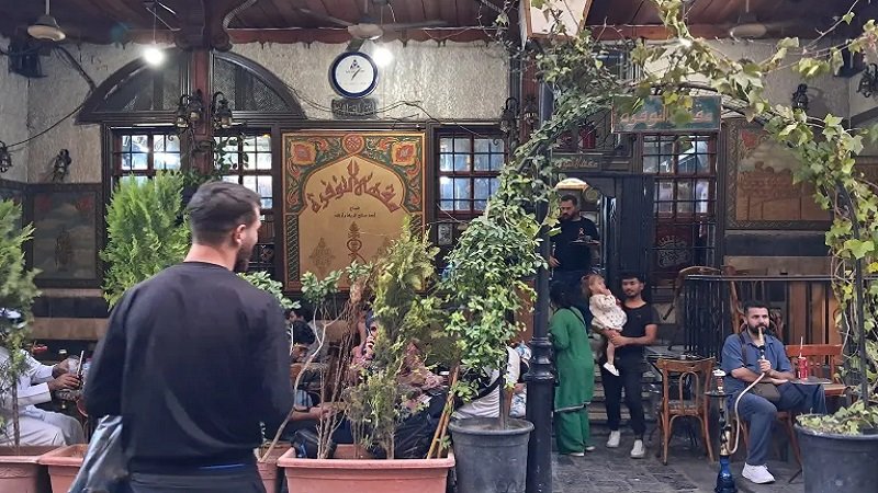 من النوفرة إلى القشلة.. مقاهي دمشق تستعيد روحها مع موجات العودة 2 67بلا 1756997619