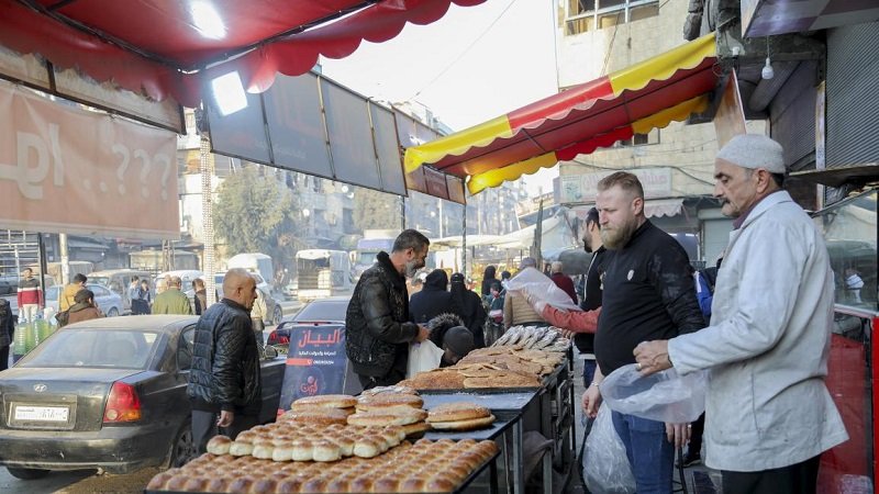 جنون الأسعار يزيد معاناة الفقراء ومحدودي الدخل في حلب 2 GettyImages 2204210921