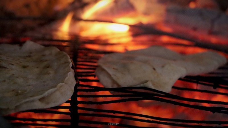 خبز التنور في الساحل السوري… نكهة الماضي ودفء الحاضر 2 IMG 1742 scaled 1