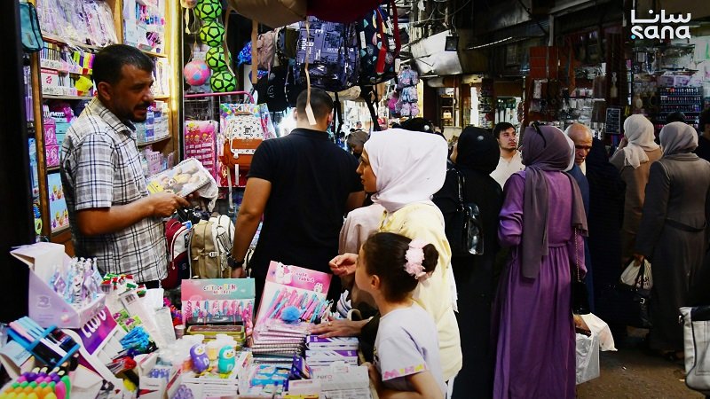 أسواق القرطاسية.. تفاوت الأسعار وشراء حسب الاحتياجات 2 NSR 7610 scaled 1