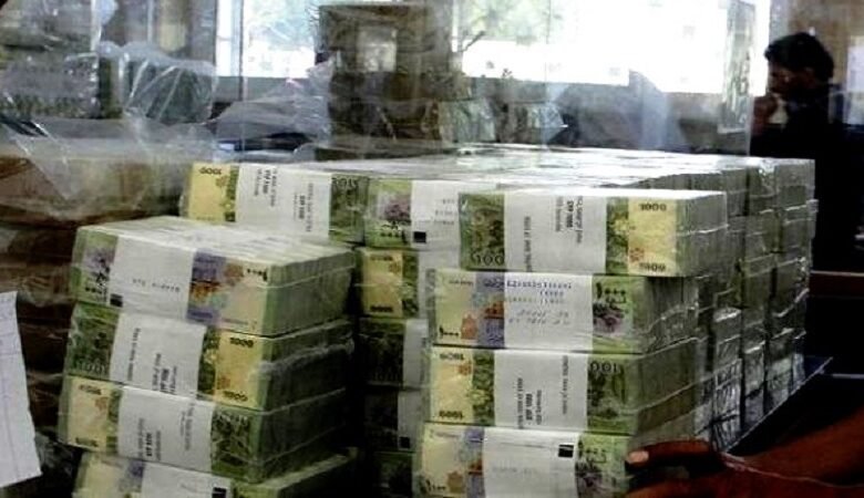 بين الحوالات والعملة الجديدة.. هل تنعم سوريا باستقرار الليرة؟