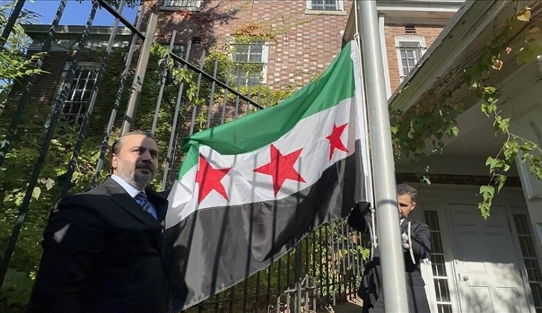 الشيباني يرفع العلم السوري على سفارة دمشق لدى واشنطن