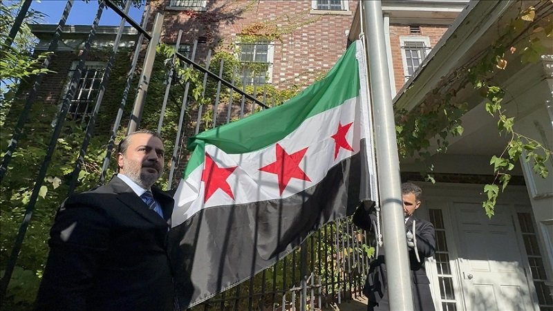 الشيباني يرفع العلم السوري على سفارة دمشق لدى واشنطن 2 thumbs b c f3886774e3dd6375119c517d02891f68
