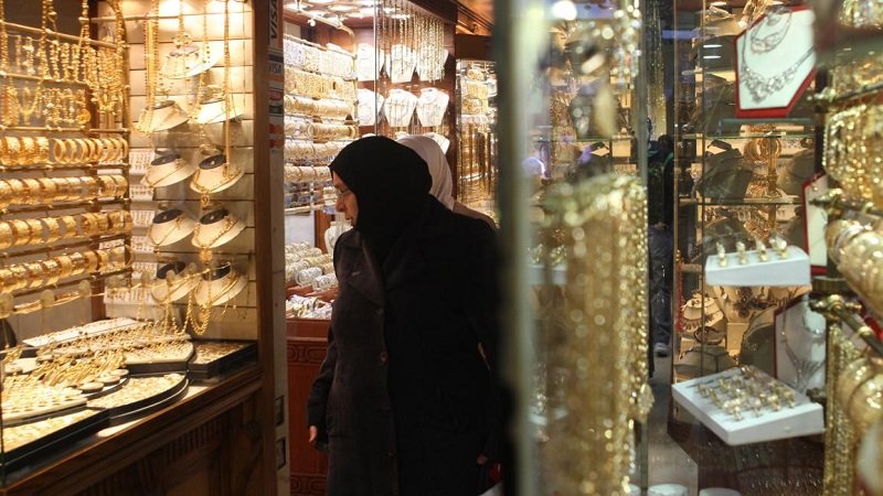 عائلات سورية تتمسك باقتناء الذهب رغم الأزمات المعيشية! 2 ارتفاع جنوني لأسعار الذهب لؤي بشارة فرانس برس