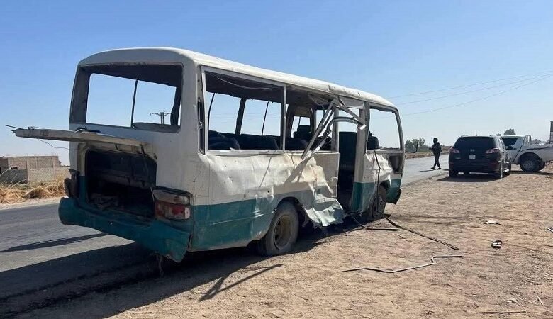 مقتل 4 في انفجار حافلة لوزارة الطاقة شرقي سوريا