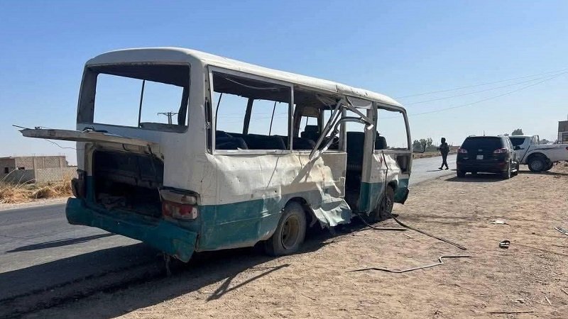 مقتل 4 في انفجار حافلة لوزارة الطاقة شرقي سوريا 2 1237129