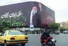 إيران «أقرب إلى الشلل» بعد عام من الحرب والعقوبات 17 إيران «أقرب إلى الشلل» بعد عام من الحرب والعقوبات