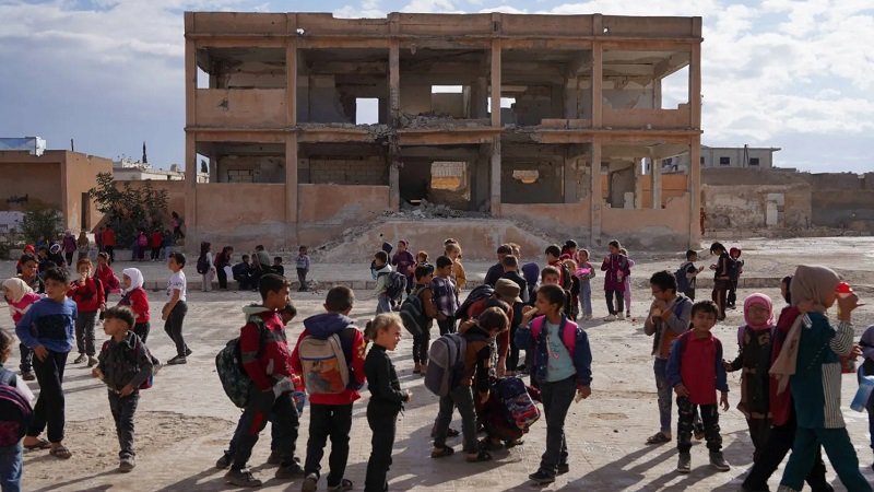 طلاب سوريا يعودون إلى مدارس حرمتها الحرب من كل شيء 2 1254620