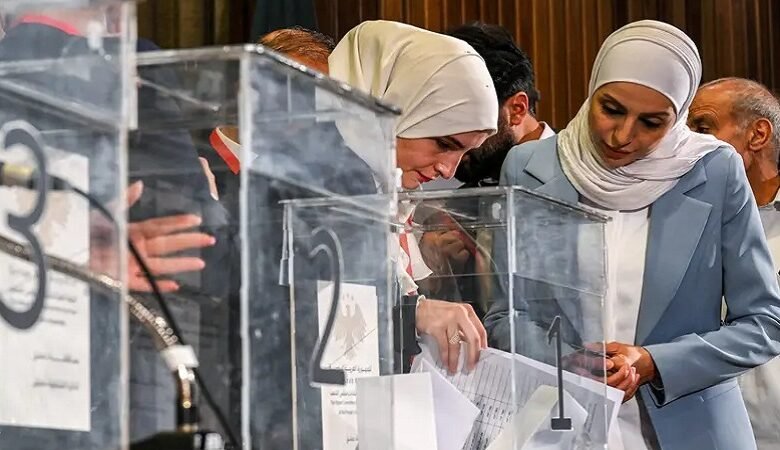 أول برلمان في سوريا بلا "فلول".. وحضور خجول للنساء 1 أول برلمان في سوريا بلا "فلول".. وحضور خجول للنساء