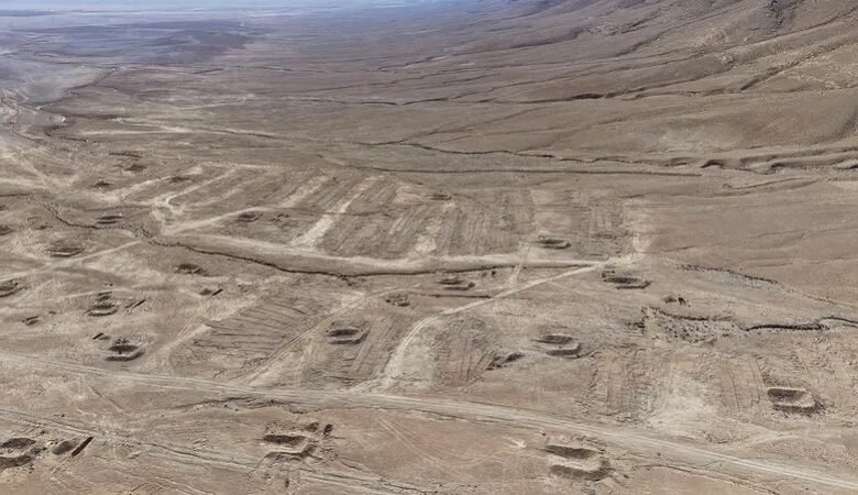 رويترز: مقبرة جماعية نقلت سراً لصحراء الضمير في سوريا