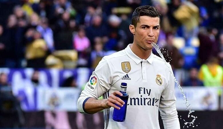 لماذا يبصق لاعبو كرة القدم؟ 1 لماذا يبصق لاعبو كرة القدم؟